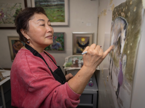 Young Lee Hee painting at her Edmonds gallery, Young Gallery